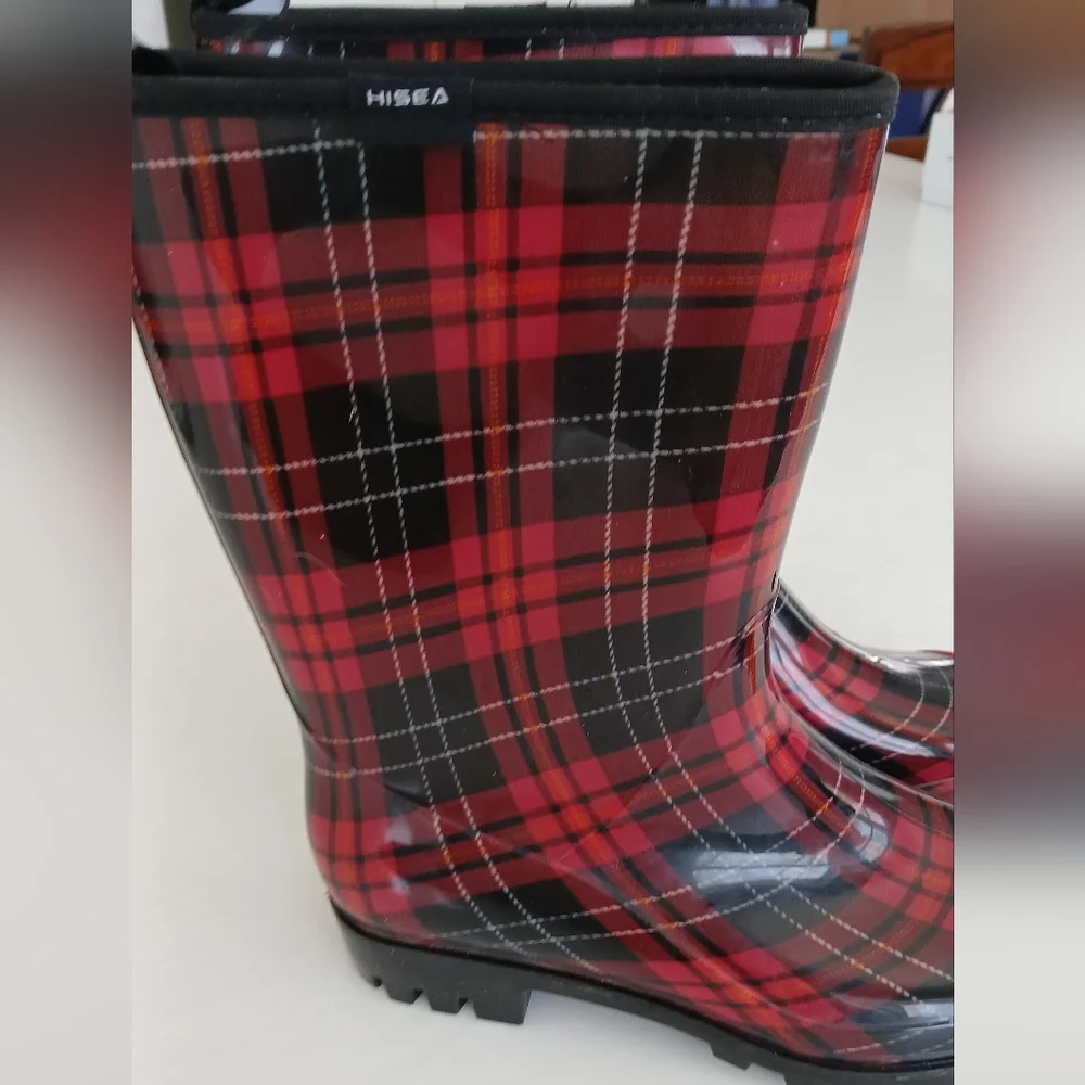 HISEA Red & Black Plaid Rain Booties – Size 9 – Mid‑Calf Waterproof Wellies